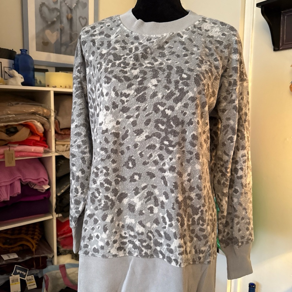 Aerie Gray Leopard Print Sweatshirt